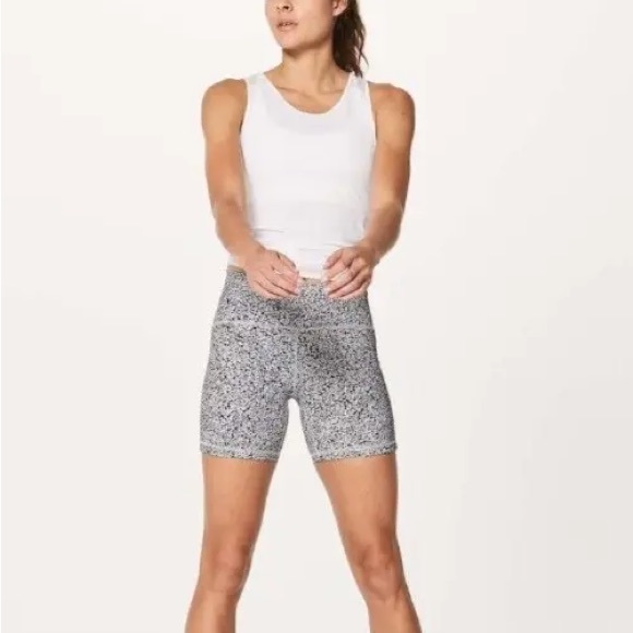 Lululemon Ditzy Daisy Train Times 6" shorts - Picture 3 of 11